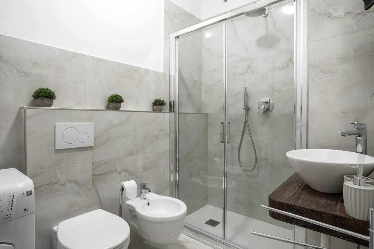 Milano City Apartments - Duomo Brera - Elegant Suite In Design District Экстерьер фото